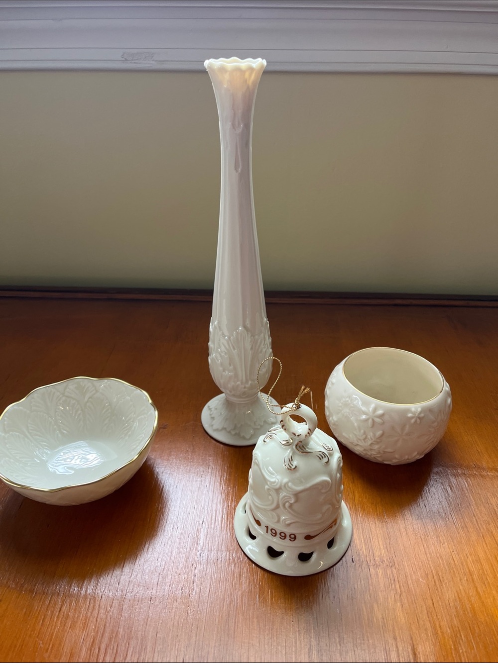 Lenox Glossy White Ceramic Bud Vase and Accent Set